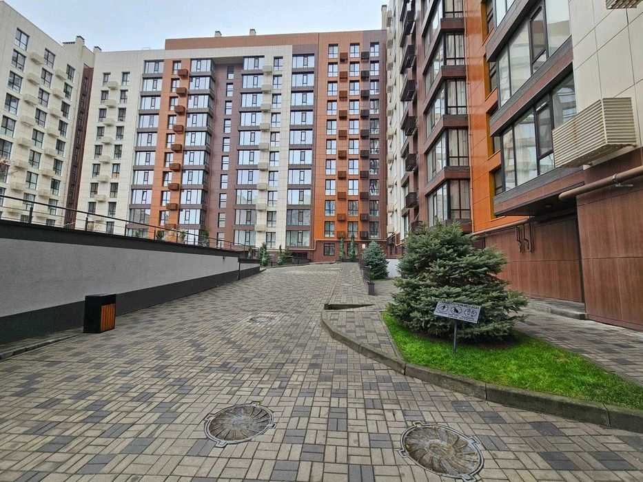 I am selling an apartment in the Zhukovsky residential complex with an area of 107 m², a new building.