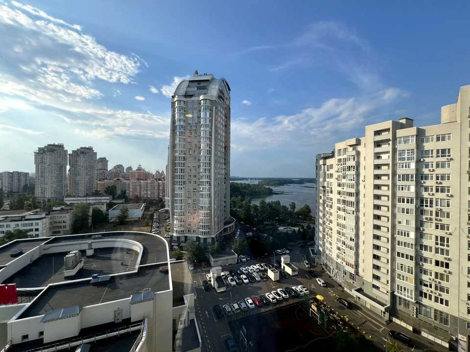 Квартира. Київ, Володимира Івасюка просп. (Героїв Сталінград