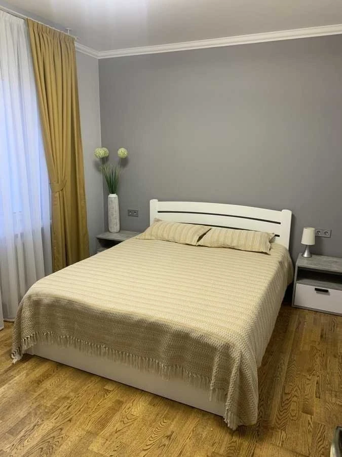 Аренда 2-комнатной квартиры 75 м², Европейская пл., Союзу, 1