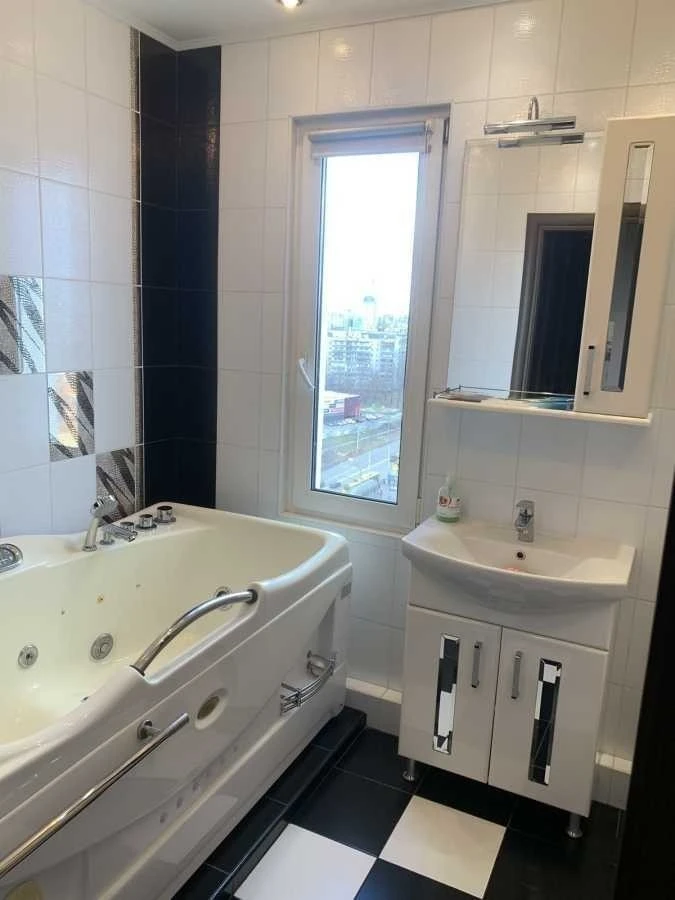 Аренда 2-комнатной квартиры 75 м², Европейская пл., Союзу, 1