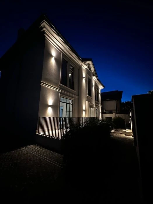 New luxury house in Sauvignon. Beautiful cozy street.