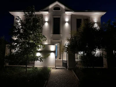 New luxury house in Sauvignon. Beautiful cozy street.