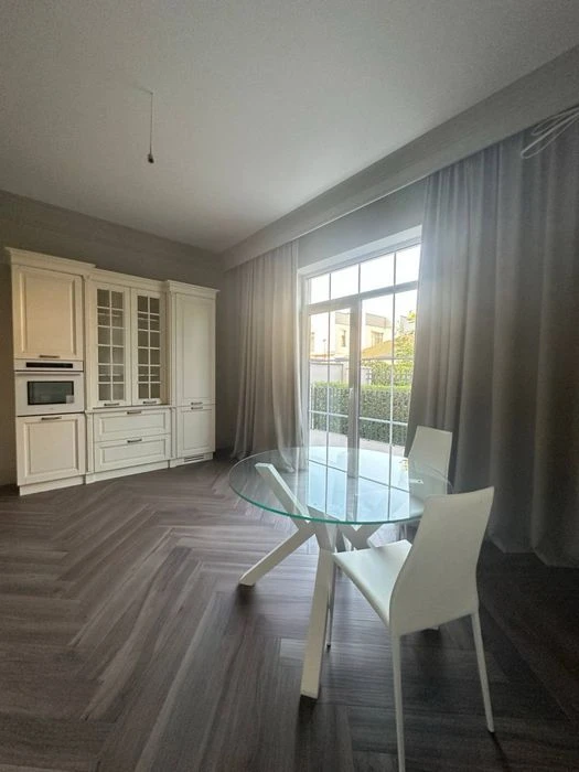 New luxury house in Sauvignon. Beautiful cozy street.