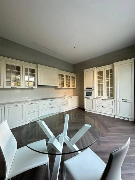 New luxury house in Sauvignon. Beautiful cozy street.