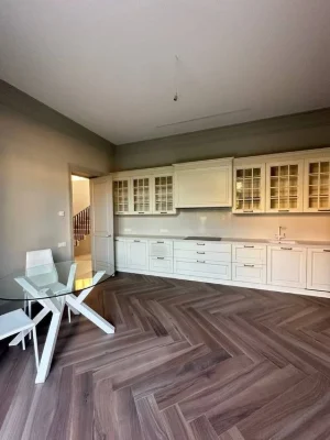 New luxury house in Sauvignon. Beautiful cozy street.