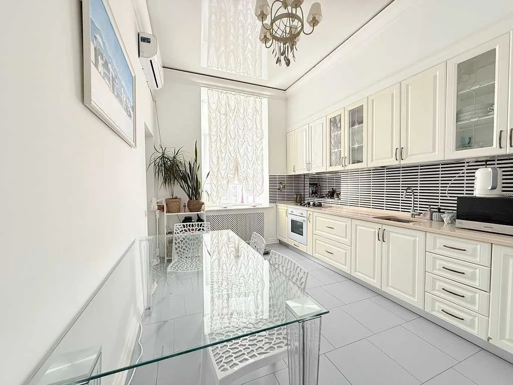 Аренда 4-комнатной квартиры 142 м², Шота Руставели ул., 12