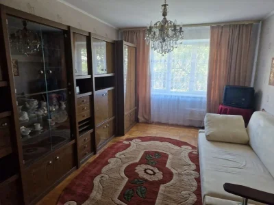 3-кімнатна, 2й поверх, Драгоманова 25. Довгострокова оренда