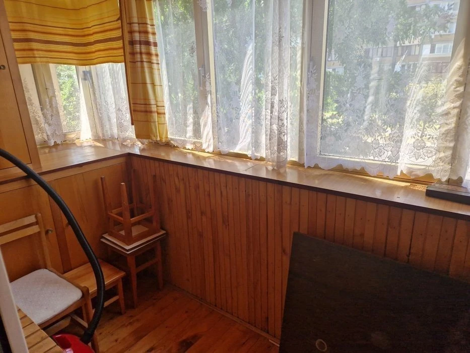 3-кімнатна, 2й поверх, Драгоманова 25. Довгострокова оренда