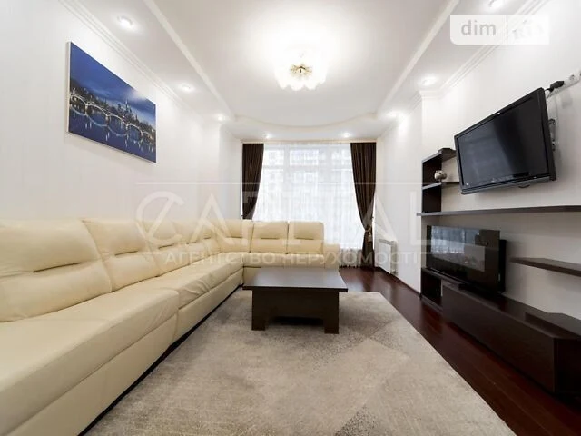 Здається 2к квартира, 85 м. кв., 3 поверх, паркінг, комора.