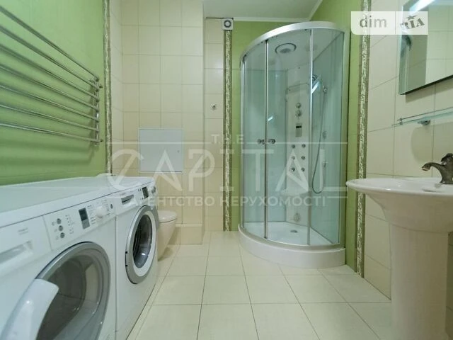 Здається 2к квартира, 85 м. кв., 3 поверх, паркінг, комора.