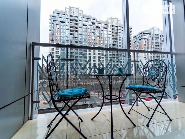 Здається 2к квартира, 85 м. кв., 3 поверх, паркінг, комора.