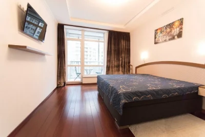 Здається 2к квартира, 85 м. кв., 3 поверх, паркінг, комора.