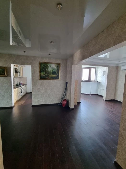Ващенко 1, видовая на Днепр, метро Осокорки