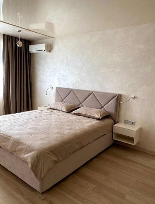 Хозяин. Сдам большую 2 кімн м. Олімпійська