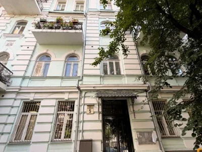 Квартира. Київ, Михайла Коцюбинського вул.