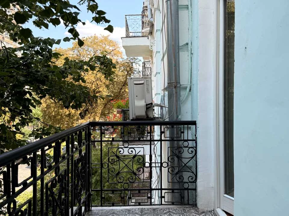 Квартира. Київ, Михайла Коцюбинського вул.