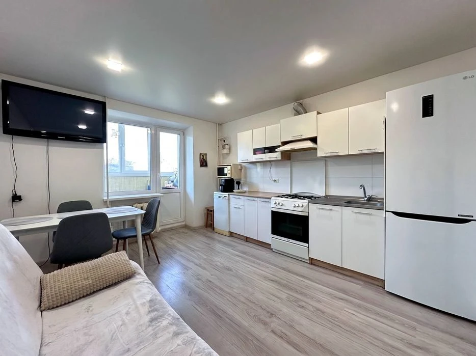 I will sell a 3-room apartment, Topolinaya, 7