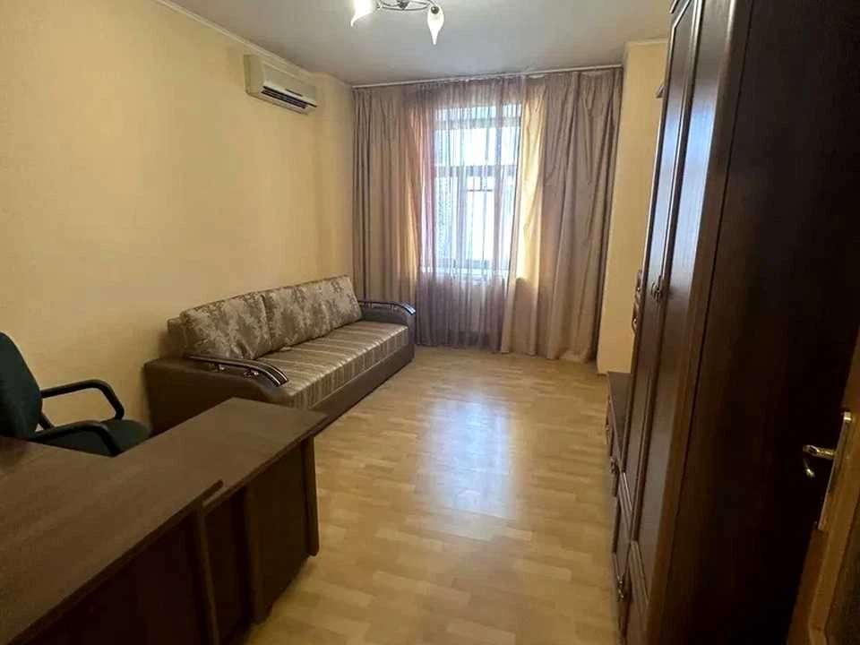 Квартира. Київ, Костянтинівська вул.
