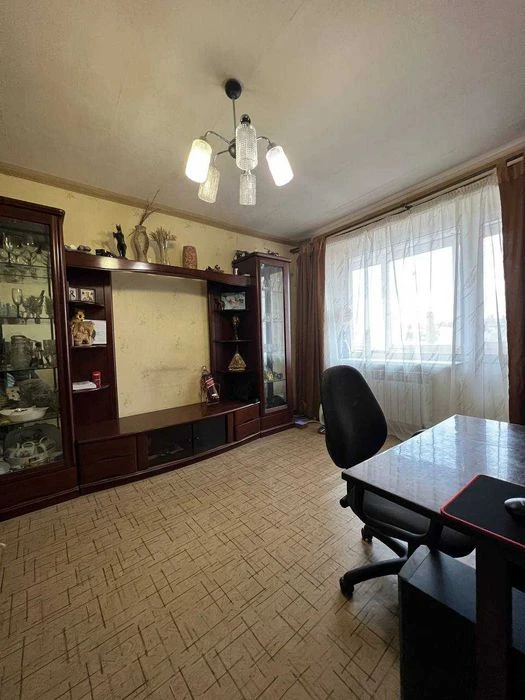 For sale 3-room apartment, Zhukovsky Avenue 1, brick, gas, 7th floor