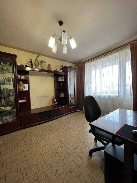 For sale 3-room apartment, Zhukovsky Avenue 1, brick, gas, 7th floor