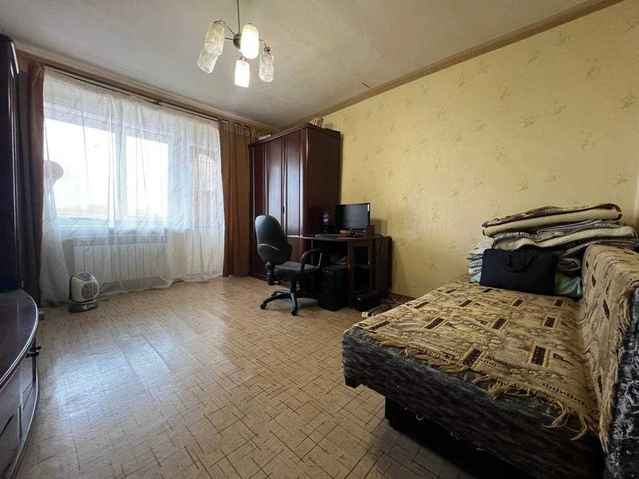 For sale 3-room apartment, Zhukovsky Avenue 1, brick, gas, 7th floor
