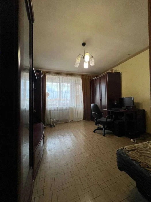 For sale 3-room apartment, Zhukovsky Avenue 1, brick, gas, 7th floor