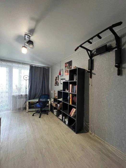For sale 3-room apartment, Zhukovsky Avenue 1, brick, gas, 7th floor