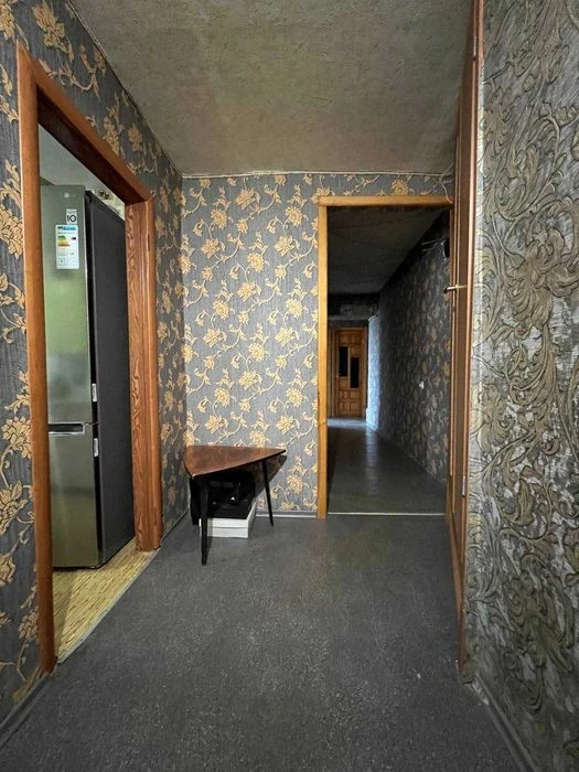 For sale 3-room apartment, Zhukovsky Avenue 1, brick, gas, 7th floor