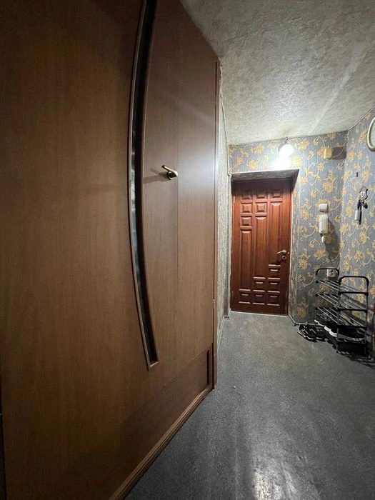 For sale 3-room apartment, Zhukovsky Avenue 1, brick, gas, 7th floor