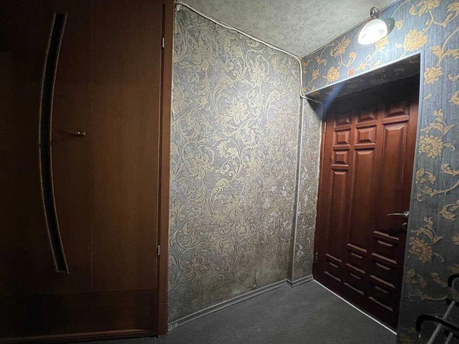 For sale 3-room apartment, Zhukovsky Avenue 1, brick, gas, 7th floor