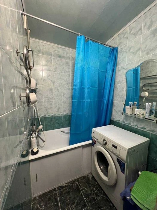 For sale 3-room apartment, Zhukovsky Avenue 1, brick, gas, 7th floor
