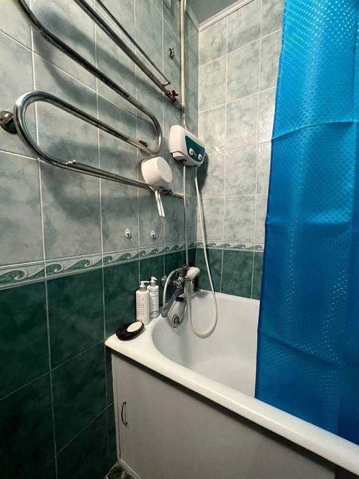 For sale 3-room apartment, Zhukovsky Avenue 1, brick, gas, 7th floor