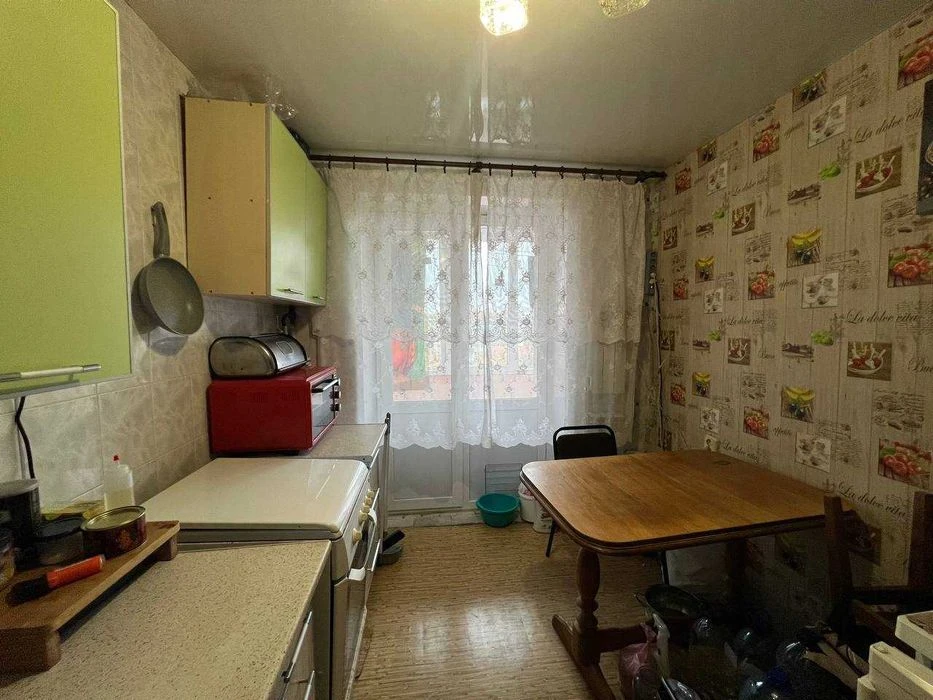 For sale 3-room apartment, Zhukovsky Avenue 1, brick, gas, 7th floor