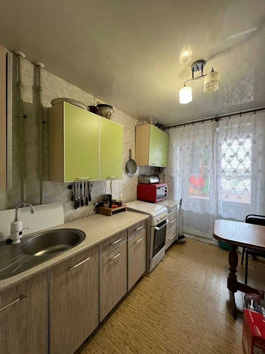For sale 3-room apartment, Zhukovsky Avenue 1, brick, gas, 7th floor