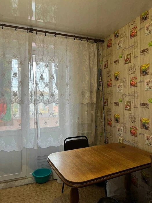For sale 3-room apartment, Zhukovsky Avenue 1, brick, gas, 7th floor