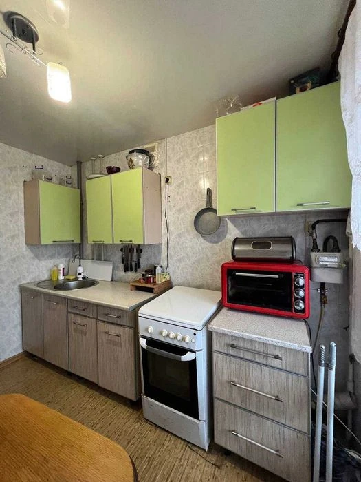 For sale 3-room apartment, Zhukovsky Avenue 1, brick, gas, 7th floor