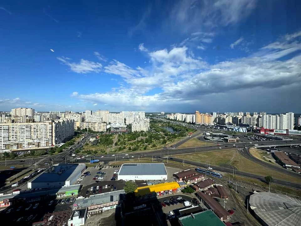 Квартира. Київ, Срібнокільська вул.