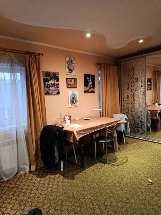 Частина будинку з окремим двором в центральній частині міста