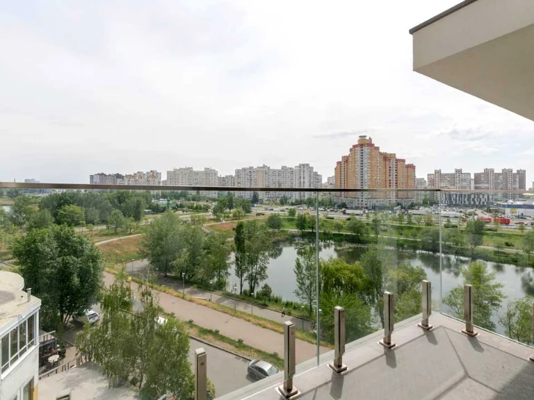 Квартира. Київ, Драгоманова вул.
