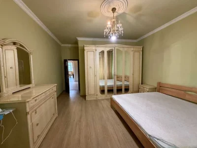 Квартира. Київ, Старонаводницька вул.