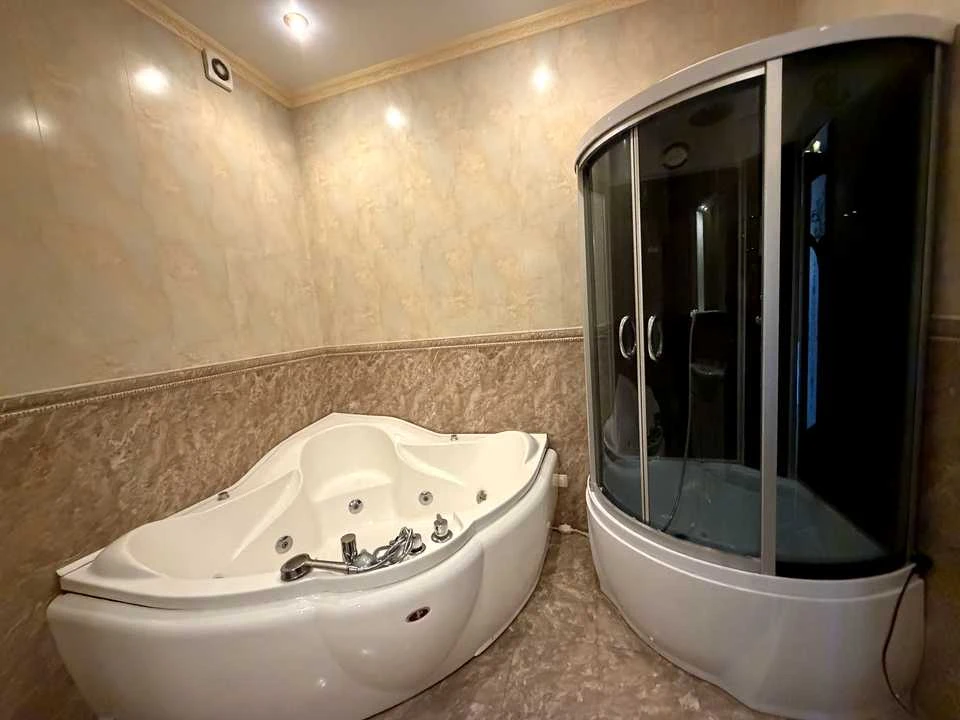 Квартира. Київ, Старонаводницька вул.