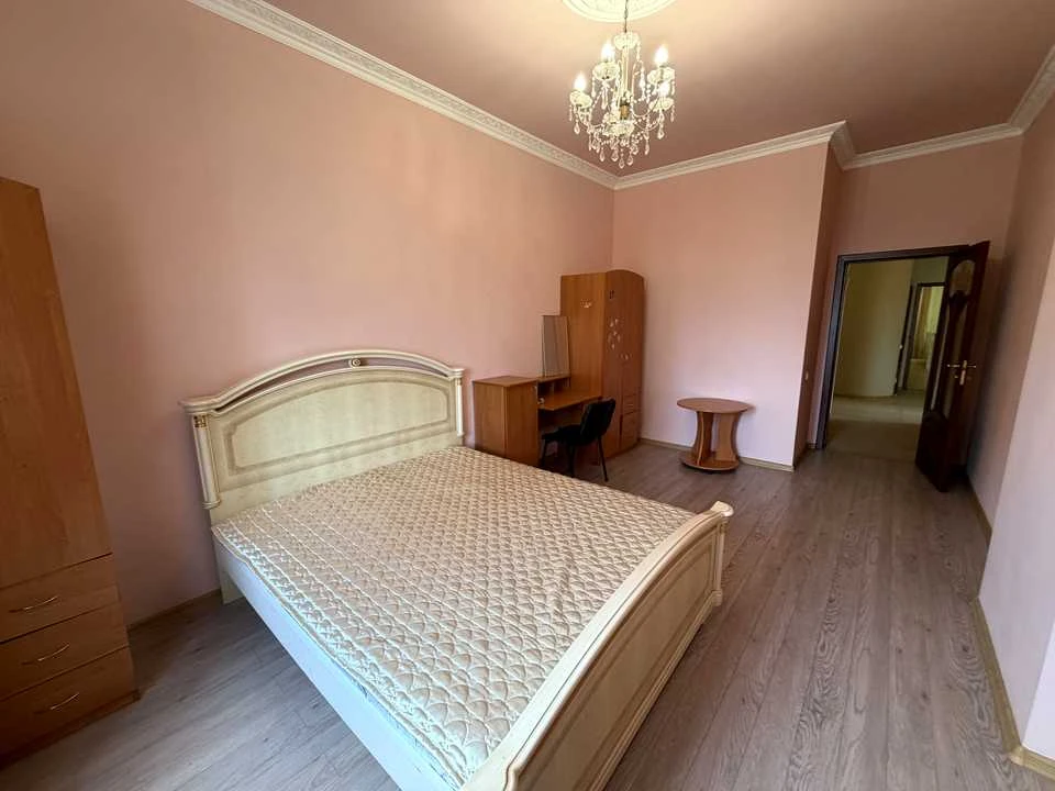 Квартира. Київ, Старонаводницька вул.