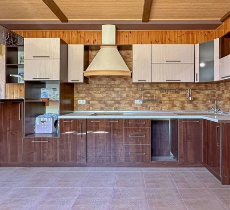 Verkhnyaya Khortytsa house for sale