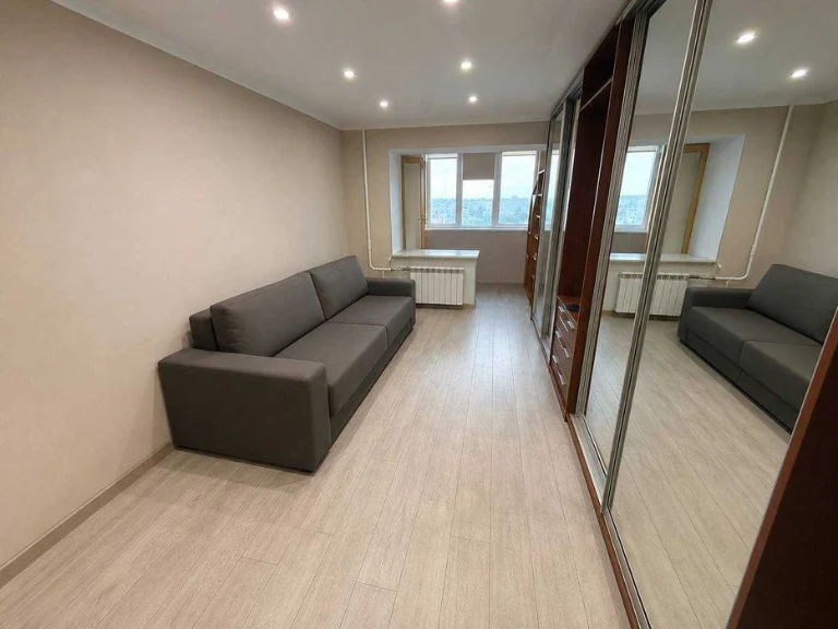 Продам 1 ком.кв.в кирпичном доме ул. Рабочая 160.