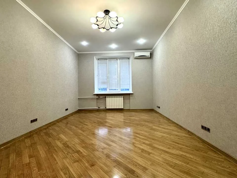 Квартира. Київ, Леоніда Первомайського вул.