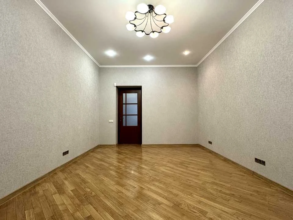 Квартира. Київ, Леоніда Первомайського вул.