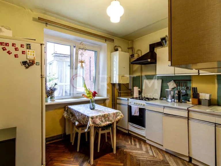 Apartment. Ivano-Frankivsk, Halytska St.
