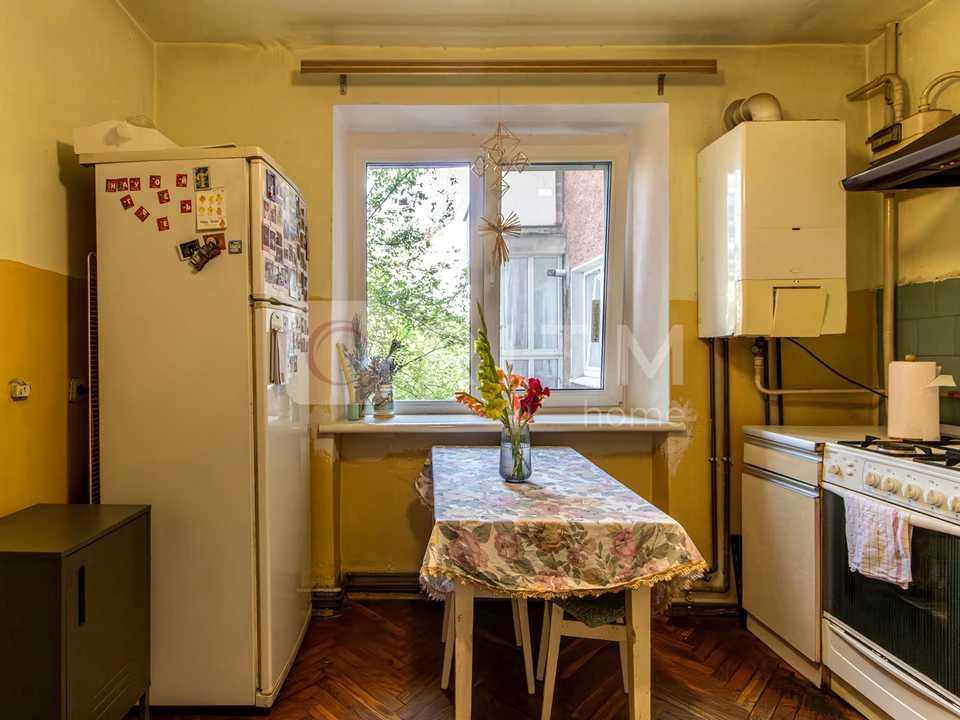 Apartment. Ivano-Frankivsk, Halytska St.