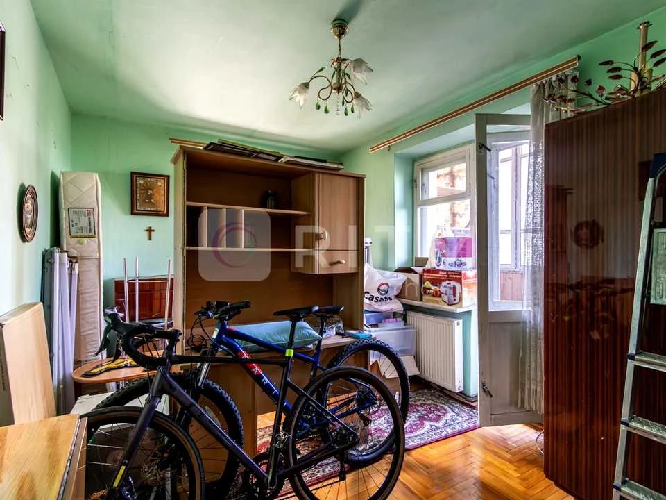 Apartment. Ivano-Frankivsk, Halytska St.