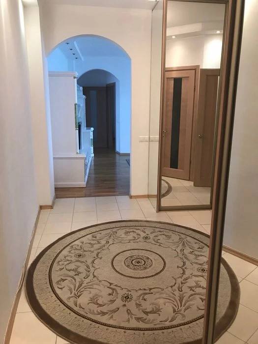 Здається трикімнатна квартира